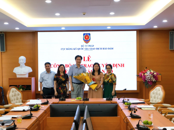 Cục Đăng ký quốc gia giao dịch bảo đảm trao quyết định bổ nhiệm Chánh Văn phòng Cục